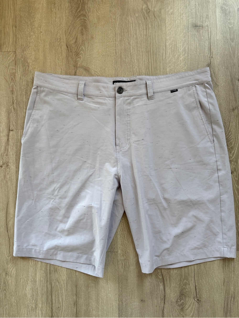 Travis Mathew Men's Light Gray Casual Golf Shorts 40